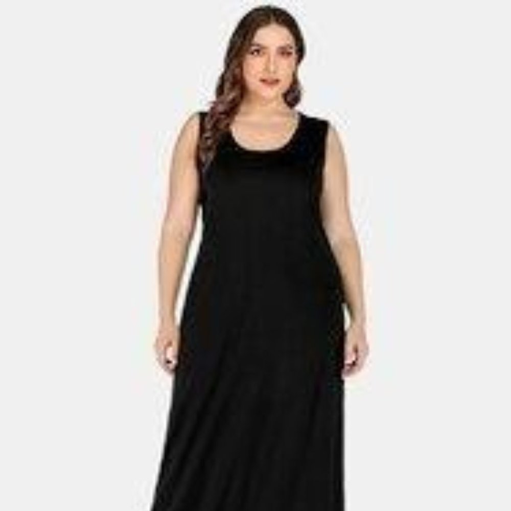 SOLID COLOR SLEEVELESS LONG DRESS